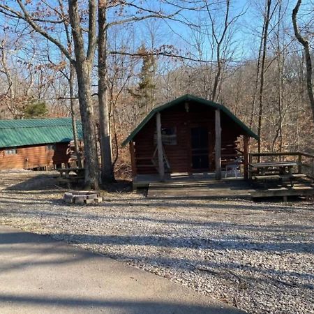 Lovely Rustic Cabin In Bloomington Exterior foto